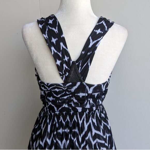 Black & White sleeveless Chevron dress - Picture 7 of 8